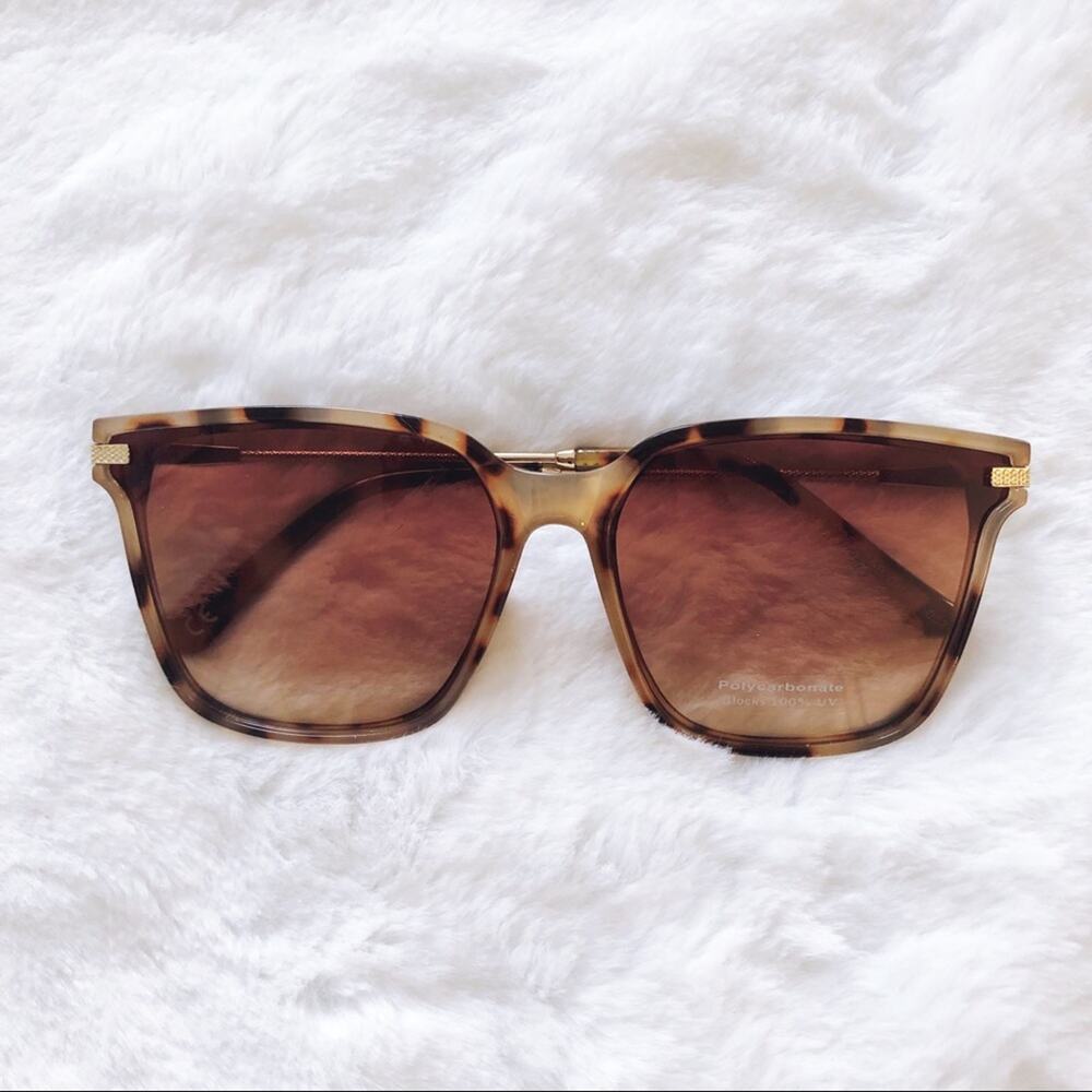 Naomi Tortoise Brown Square Sleek Sunglasses